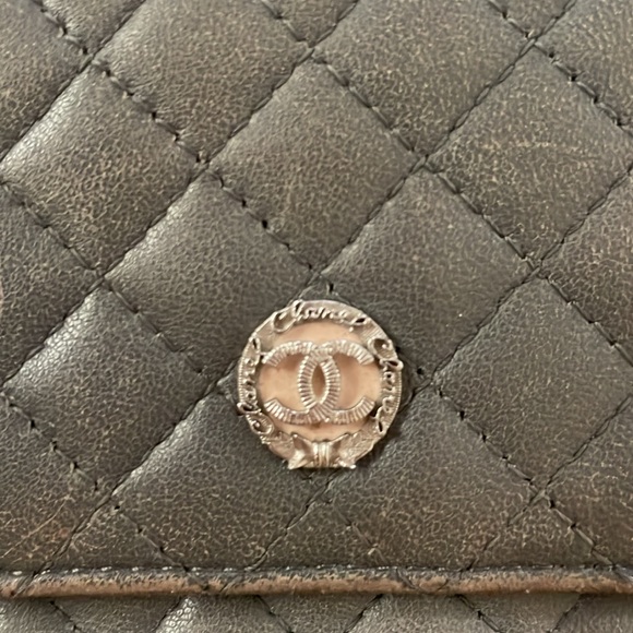 Chanel grey tri-fold wallet in diamond quilted pattern - Picture 13 of 17